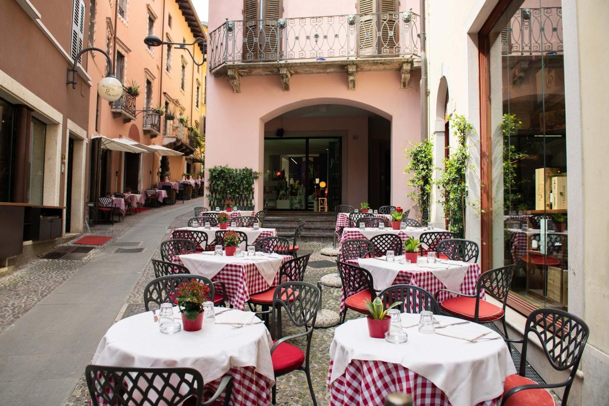 Alessi Hotel Trattoria Desenzano del Garda Exterior photo