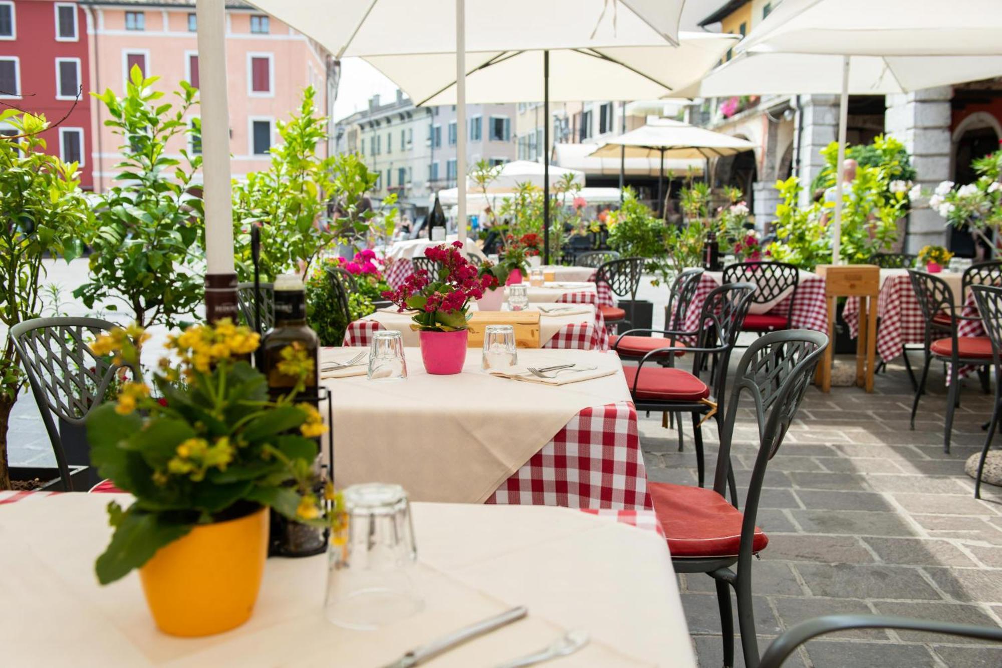 Alessi Hotel Trattoria Desenzano del Garda Exterior photo