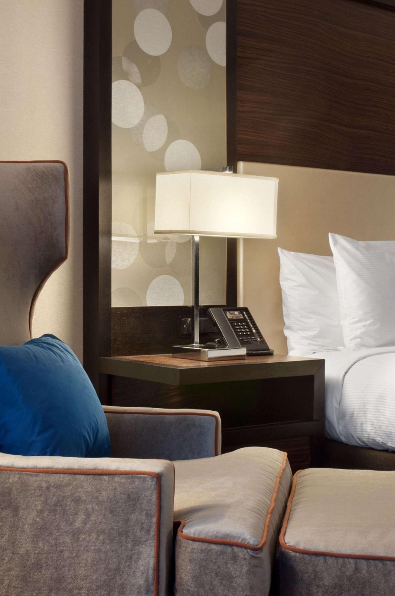 Hilton Atlanta Airport Hotel Room photo