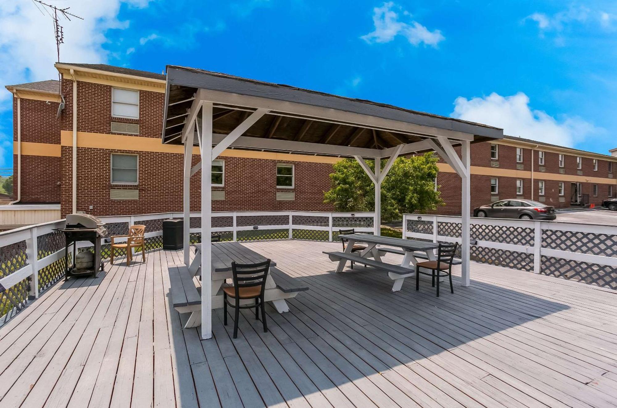 Econo Lodge Amish Country Lancaster Exterior photo