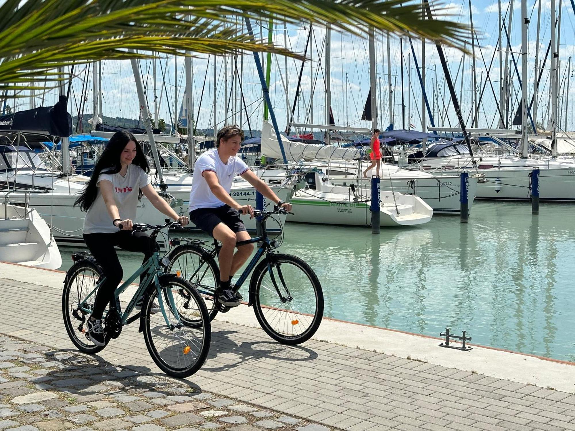 Hotel Marina Port Balatonkenese Exterior photo