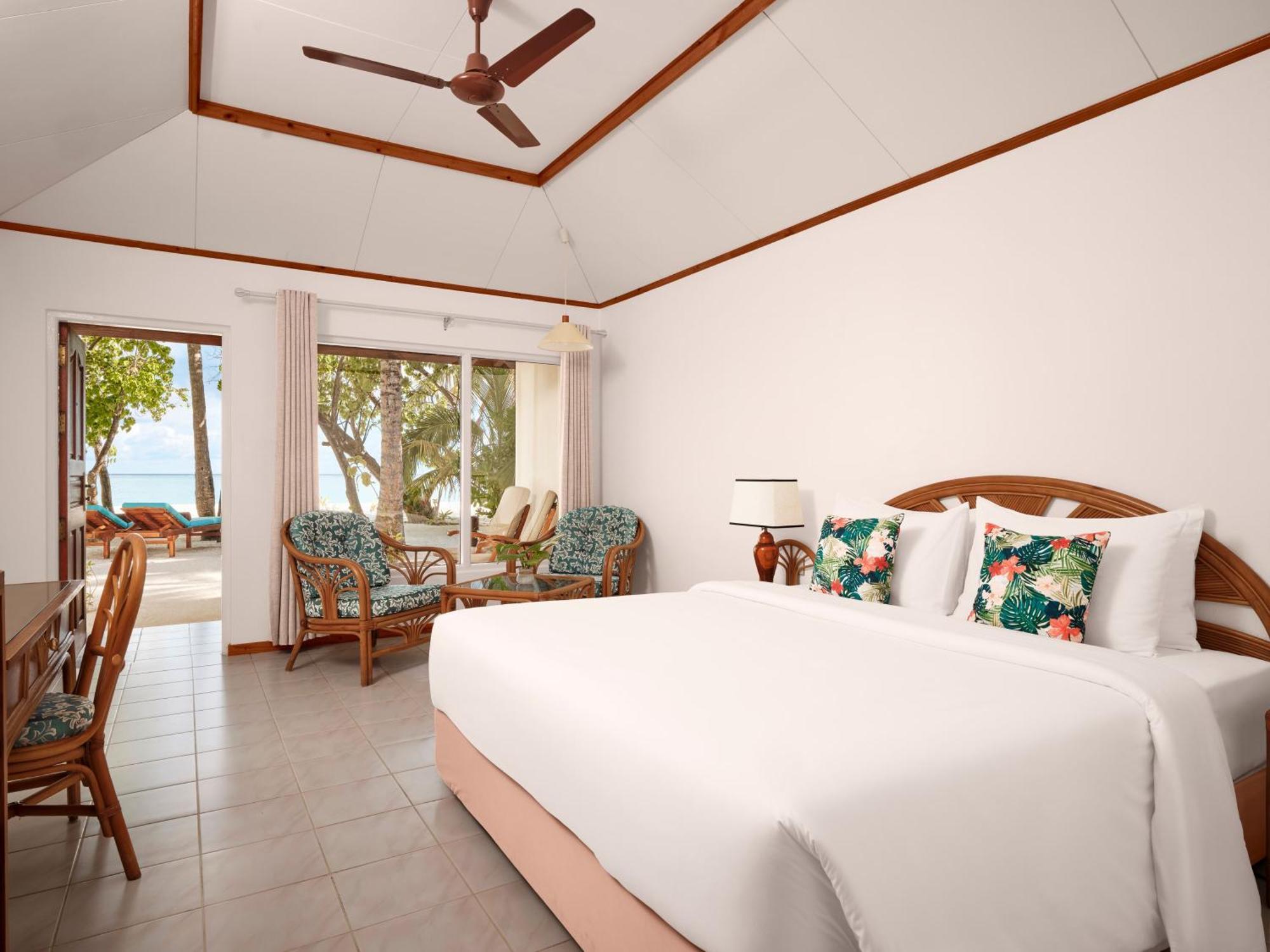 Villa Park Sun Island Resort Maamigili Island Room photo