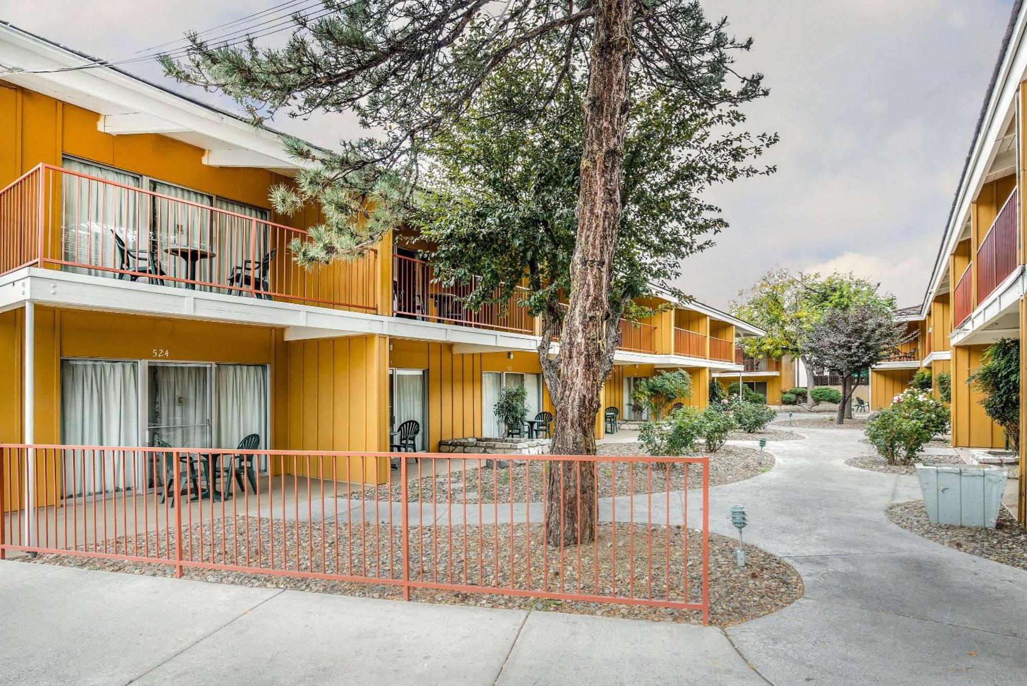 Econo Lodge Near Reno-Sparks Convention Center Exterior photo