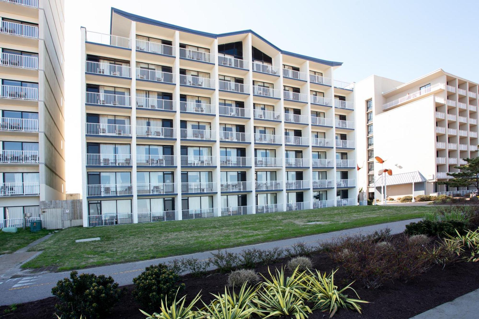 Aqua Vista Resort Hotel Virginia Beach Exterior photo