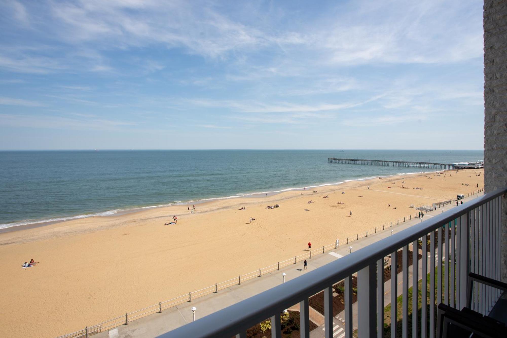 Aqua Vista Resort Hotel Virginia Beach Exterior photo