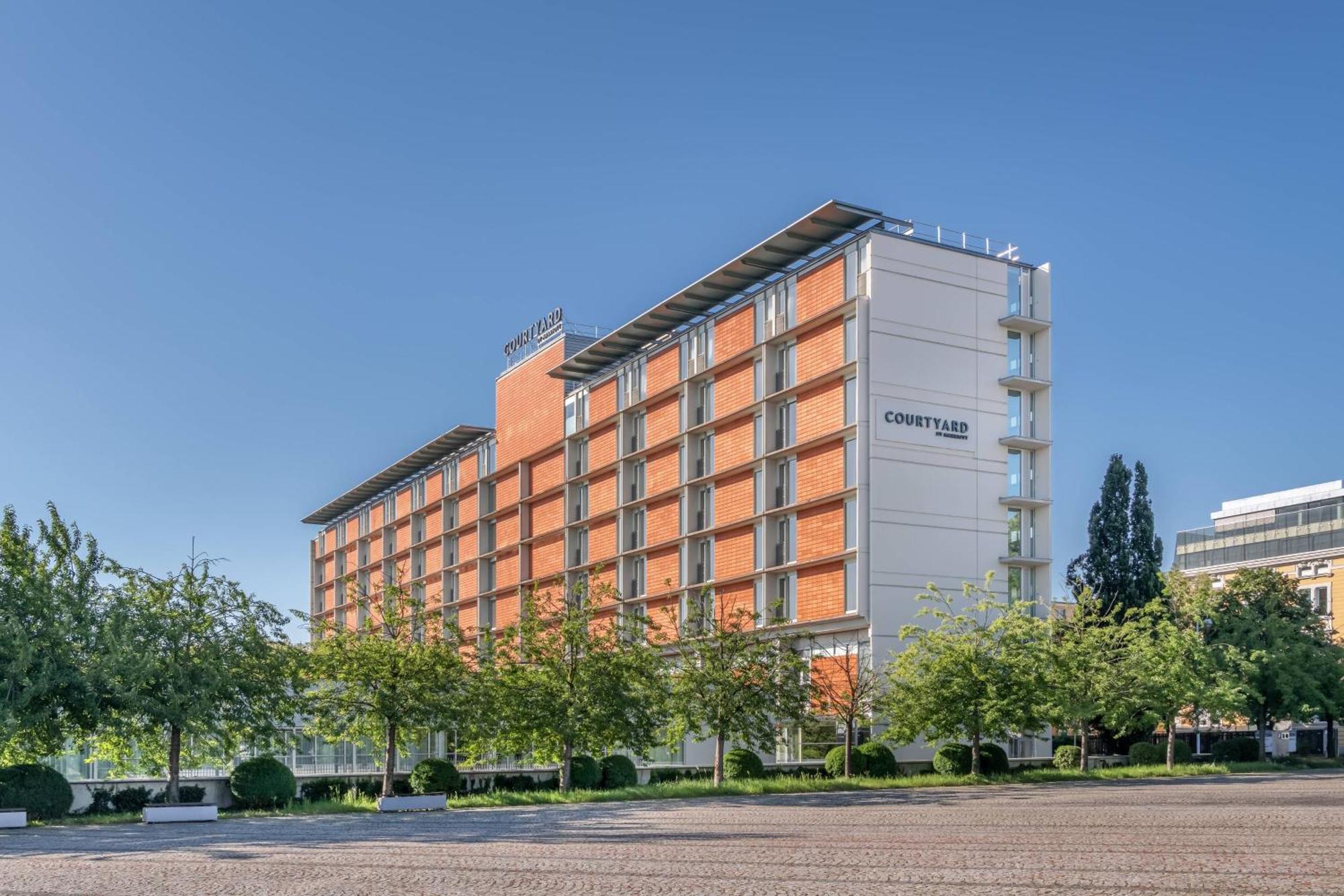 Courtyard By Marriott Linz Hotel Exterior photo