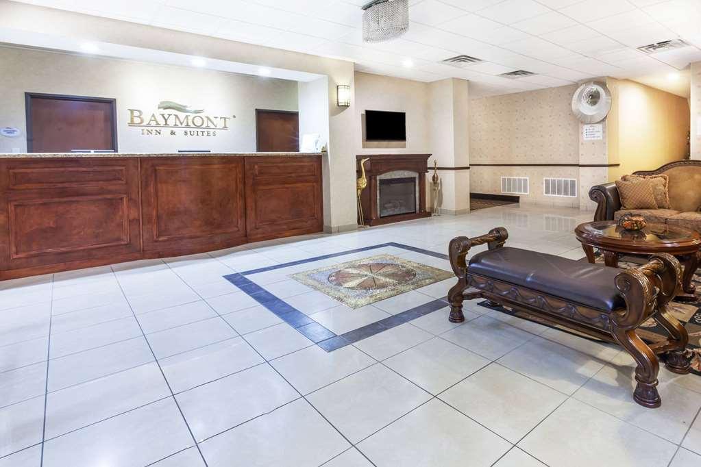 Baymont By Wyndham Tyler Hotel Interior photo