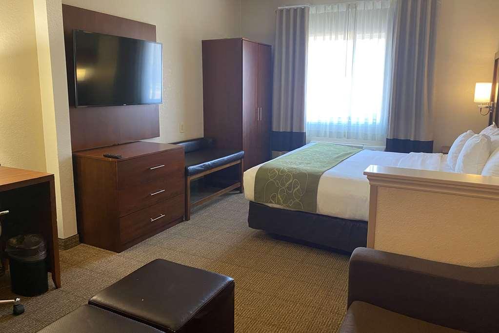Comfort Suites Peoria I-74 Room photo