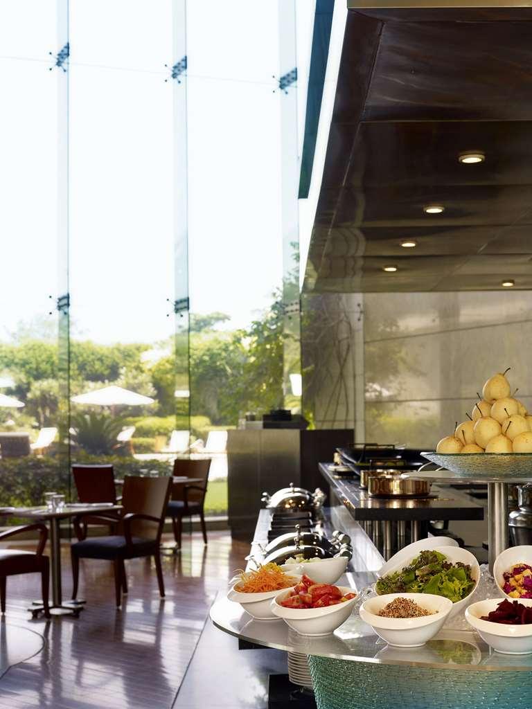 Hyatt Regency Mumbai International Airport Hotel Restaurant photo