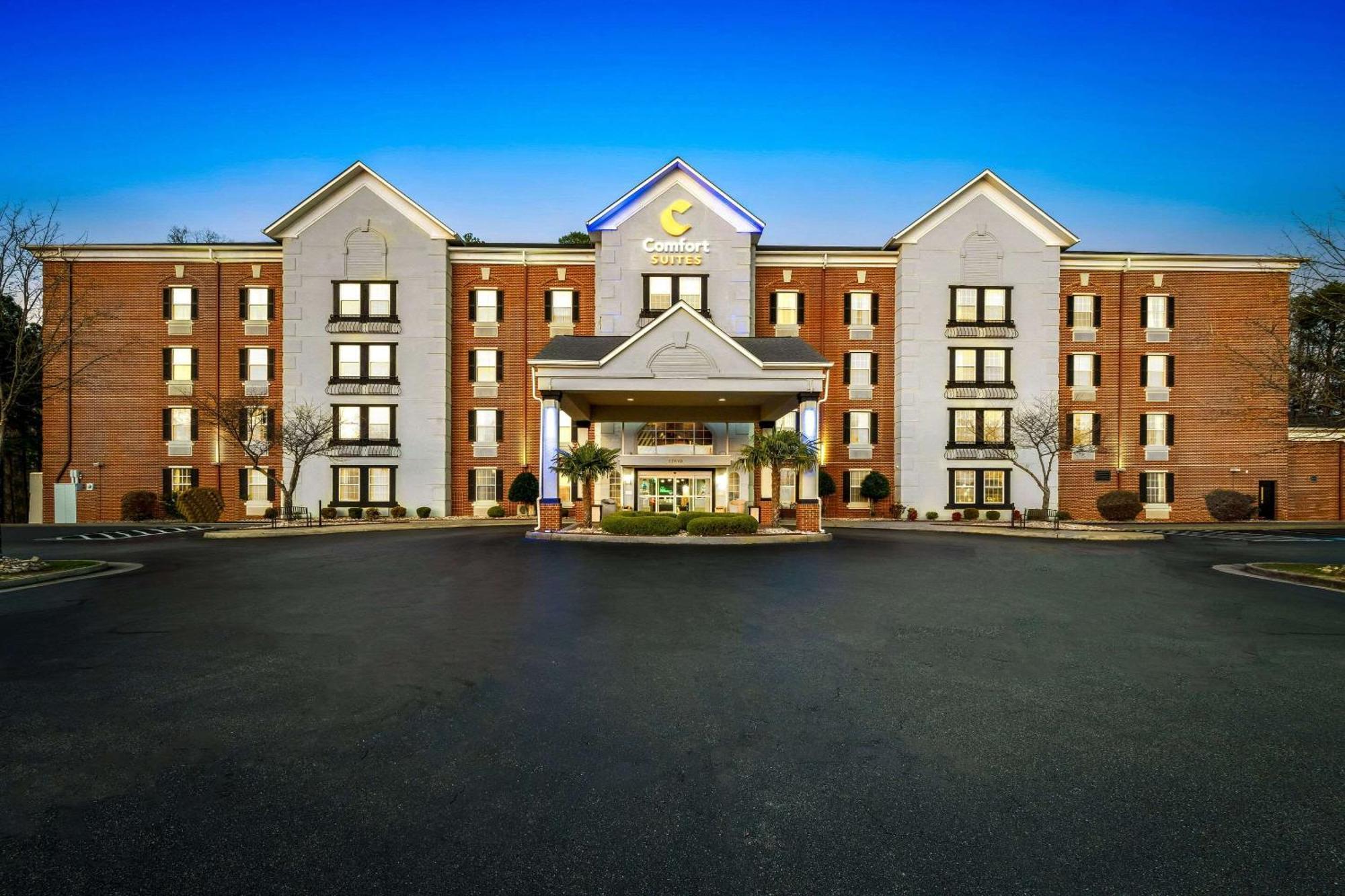 Comfort Suites Newport News Airport Exterior photo