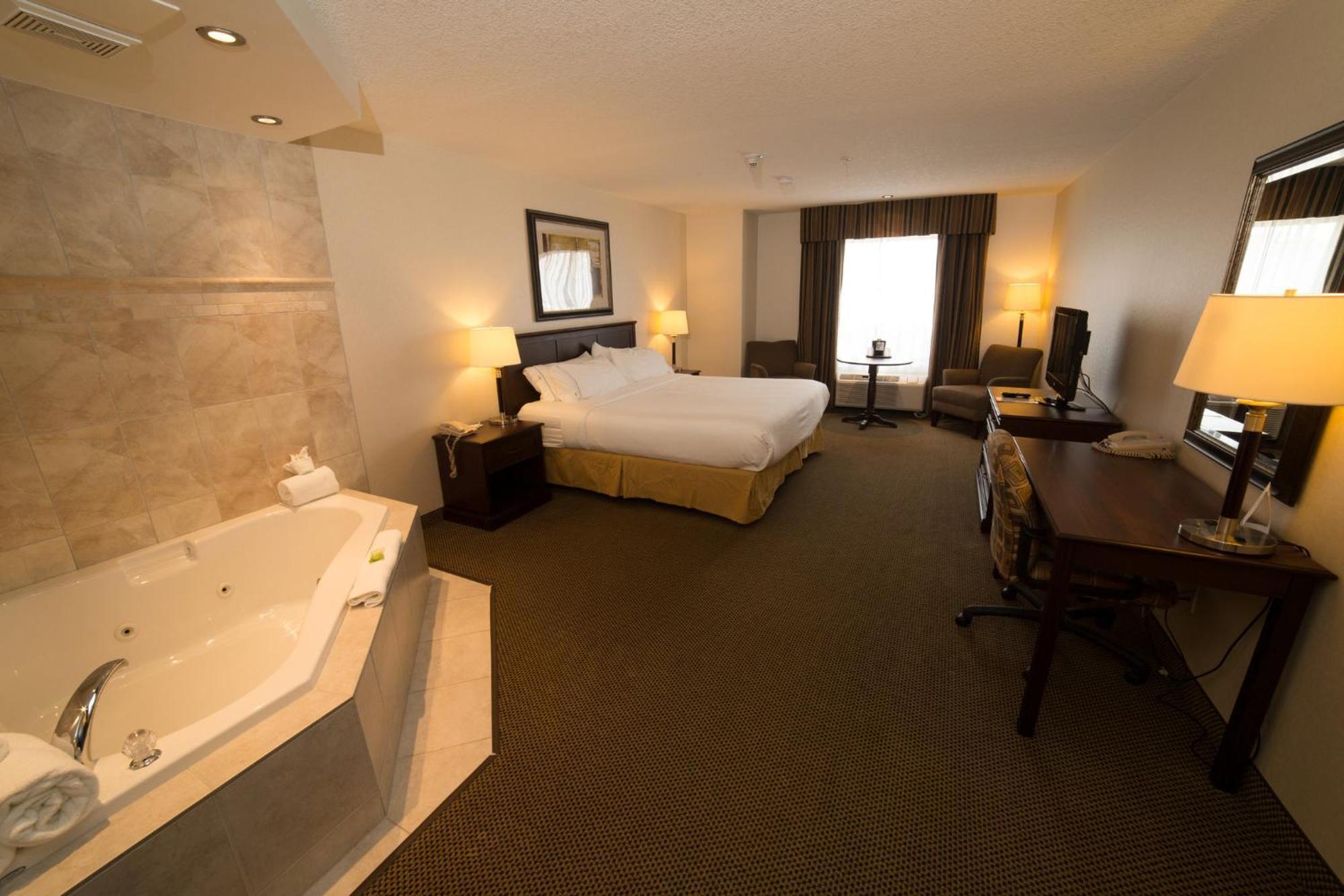 Holiday Inn Express & Suites Whitecourt, An Ihg Hotel Exterior photo