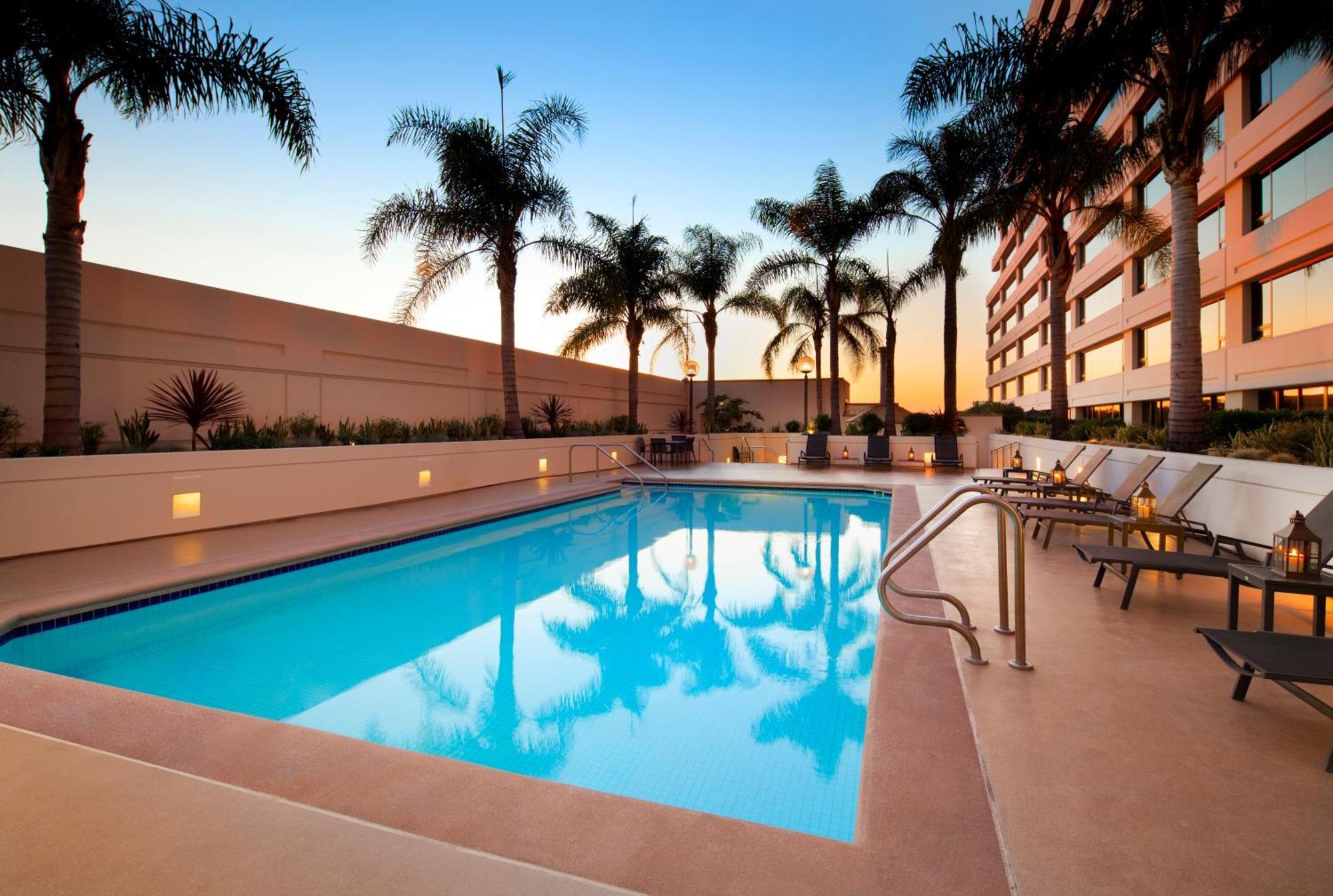 The Westin Los Angeles Airport Exterior photo