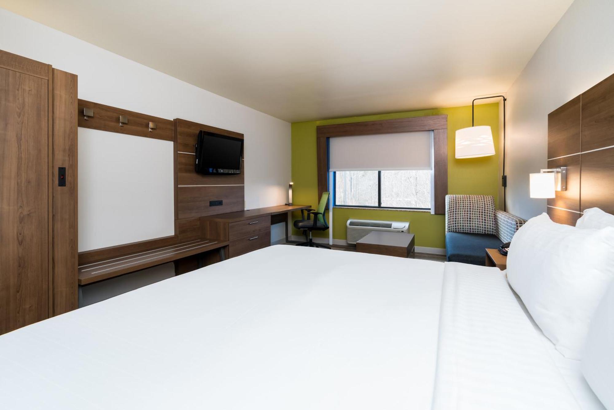 Holiday Inn Express & Suites Rocky Mount Smith Mountain Lake, An Ihg Hotel Exterior photo