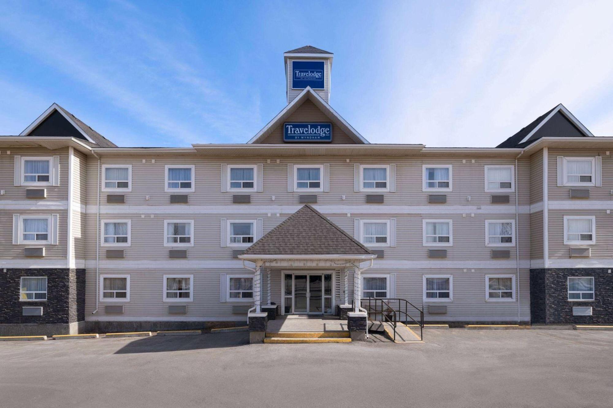 Travelodge By Wyndham Fort Mcmurray Exterior photo