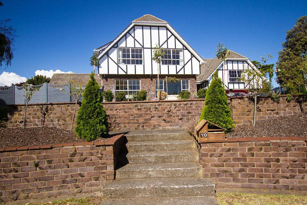 Tudor Manor Bed & Breakfast Paraparaumu Exterior photo