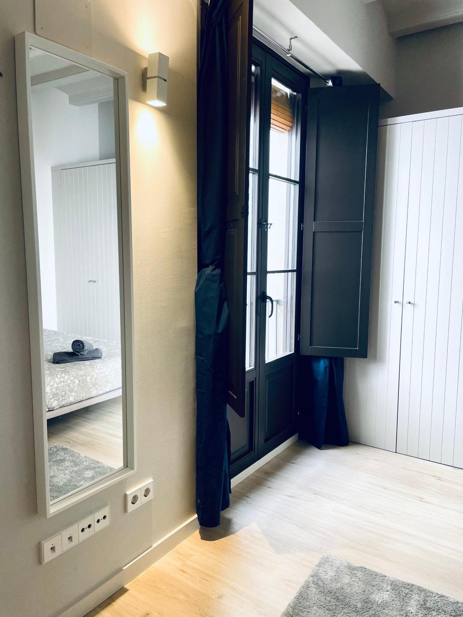 Barcelona Rooms Triple With Private Bathroom In Gothic Exterior photo