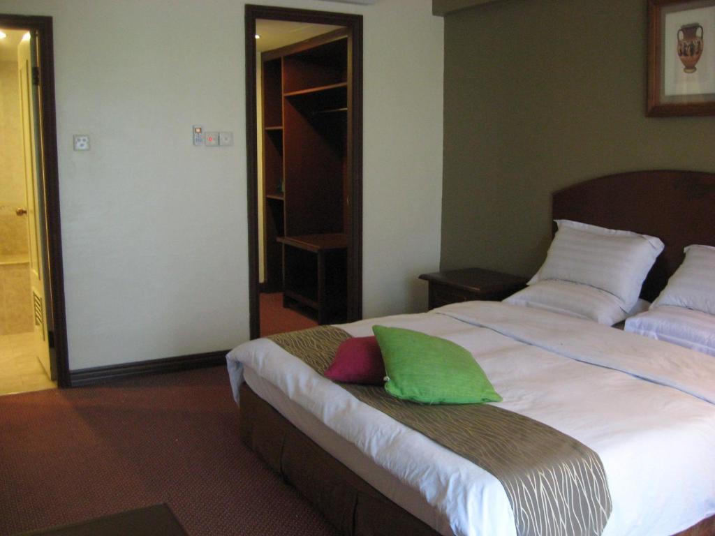 Casuarina Hotel Kota Kinabalu Room photo