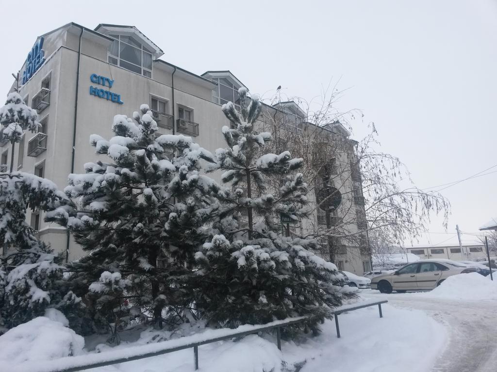 City Hotel Bucharest Exterior photo