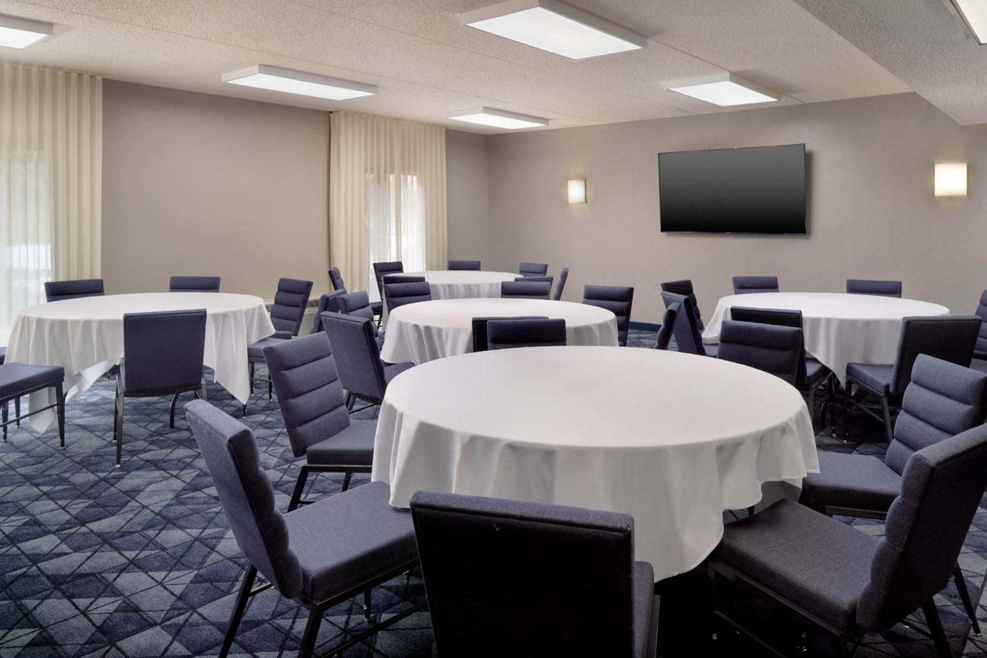 Courtyard By Marriott Charlottesville Exterior photo