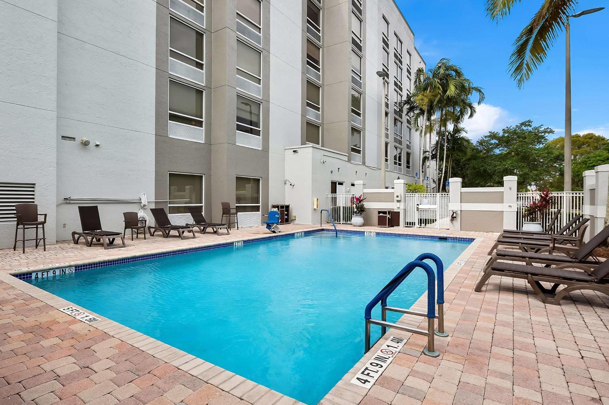 Hampton Inn Weston Fort Lauderdale Exterior photo