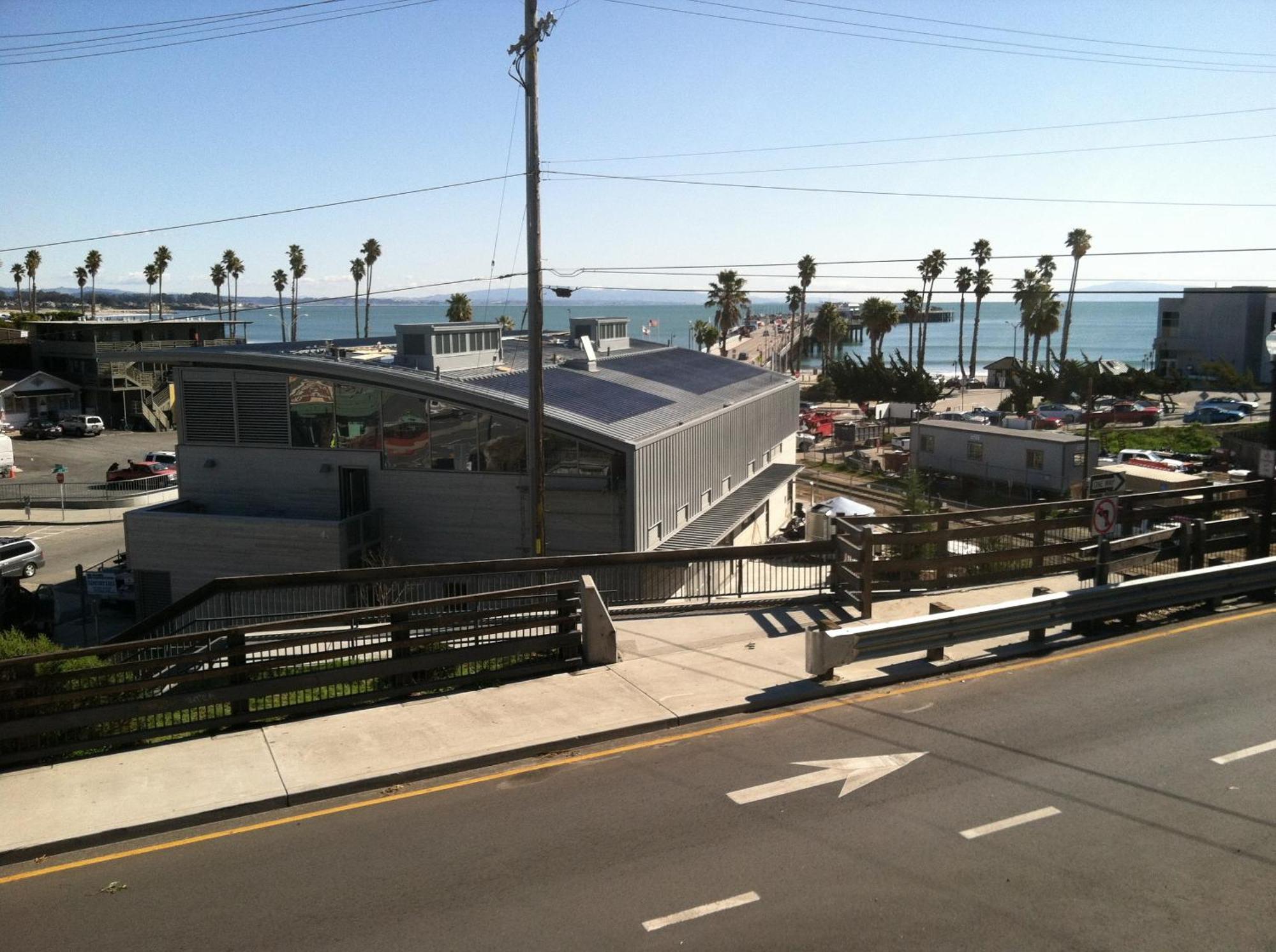 Howard Johnson By Wyndham Santa Cruz Beach Boardwalk Exterior photo