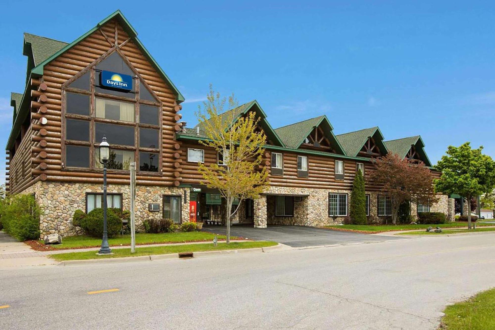 Days Inn By Wyndham Mackinaw City - Bridgeview Area Exterior photo