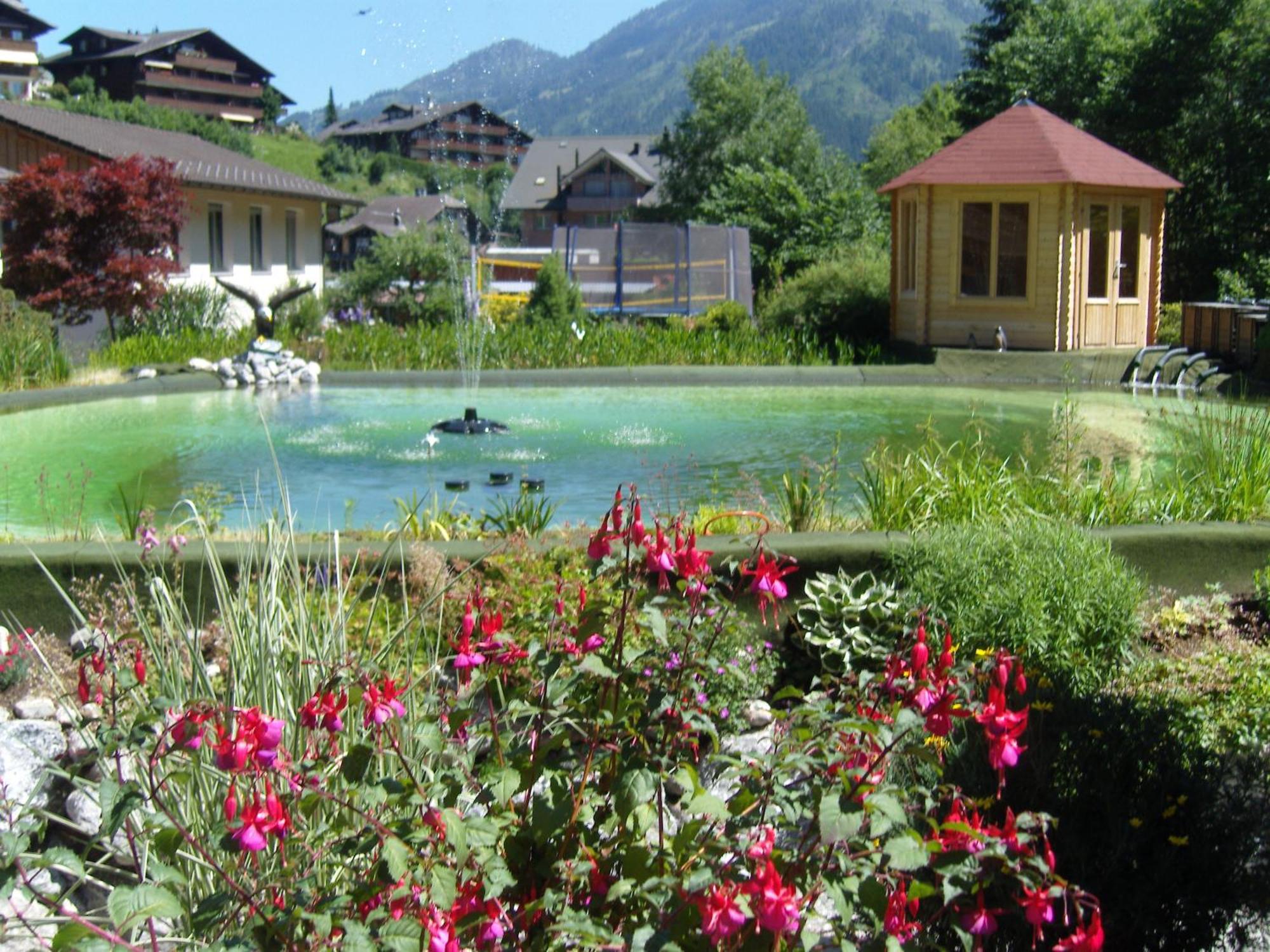 Vista Resort Hostel Zweisimmen Exterior photo