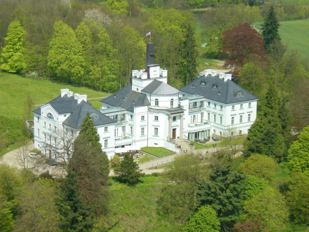 Schlosshotel Burg Schlitz Hohen Demzin Exterior photo