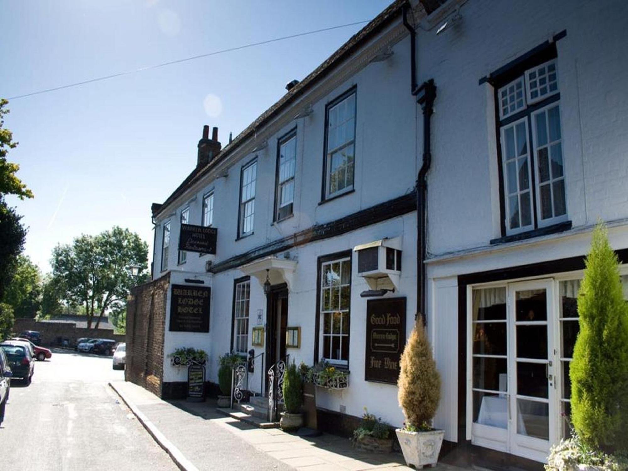 Warren Lodge Shepperton Exterior photo