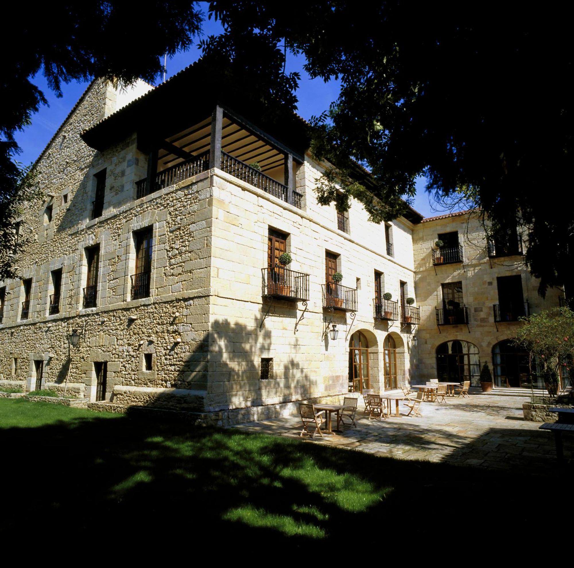 Parador De Santillana Gil Blas Santillana del Mar Exterior photo