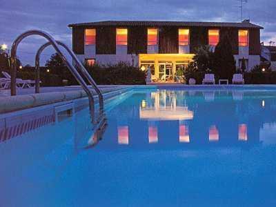 Logis Le Pont Bernet Hotel Le Pian-Medoc Exterior photo