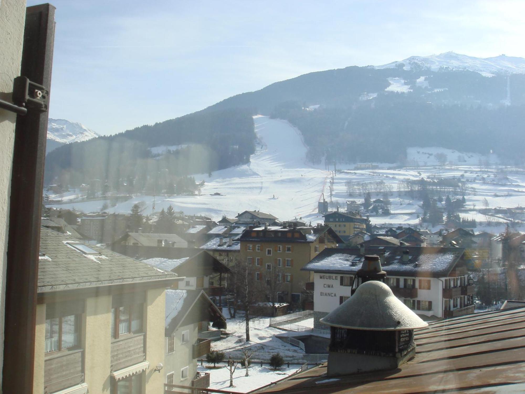 Hotel Capitani Bormio Exterior photo