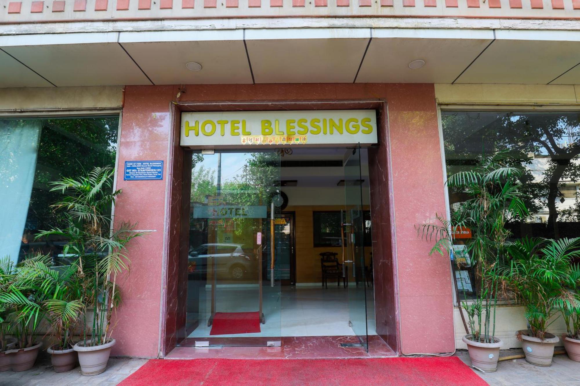 Hotel Blessings On Road Near New Delhi Railway Station Paharganj Exterior photo