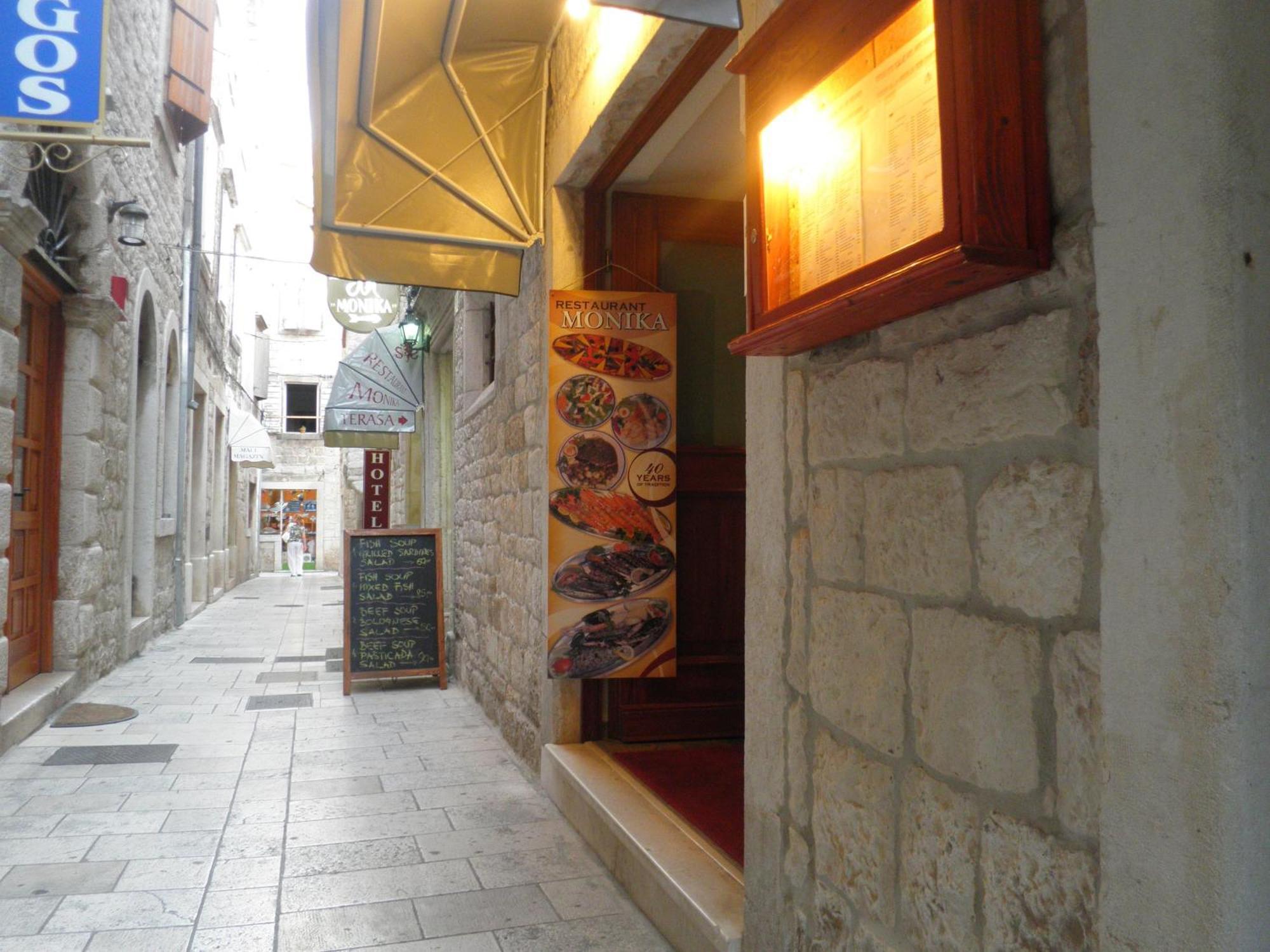 Hotel Monika Trogir Exterior photo