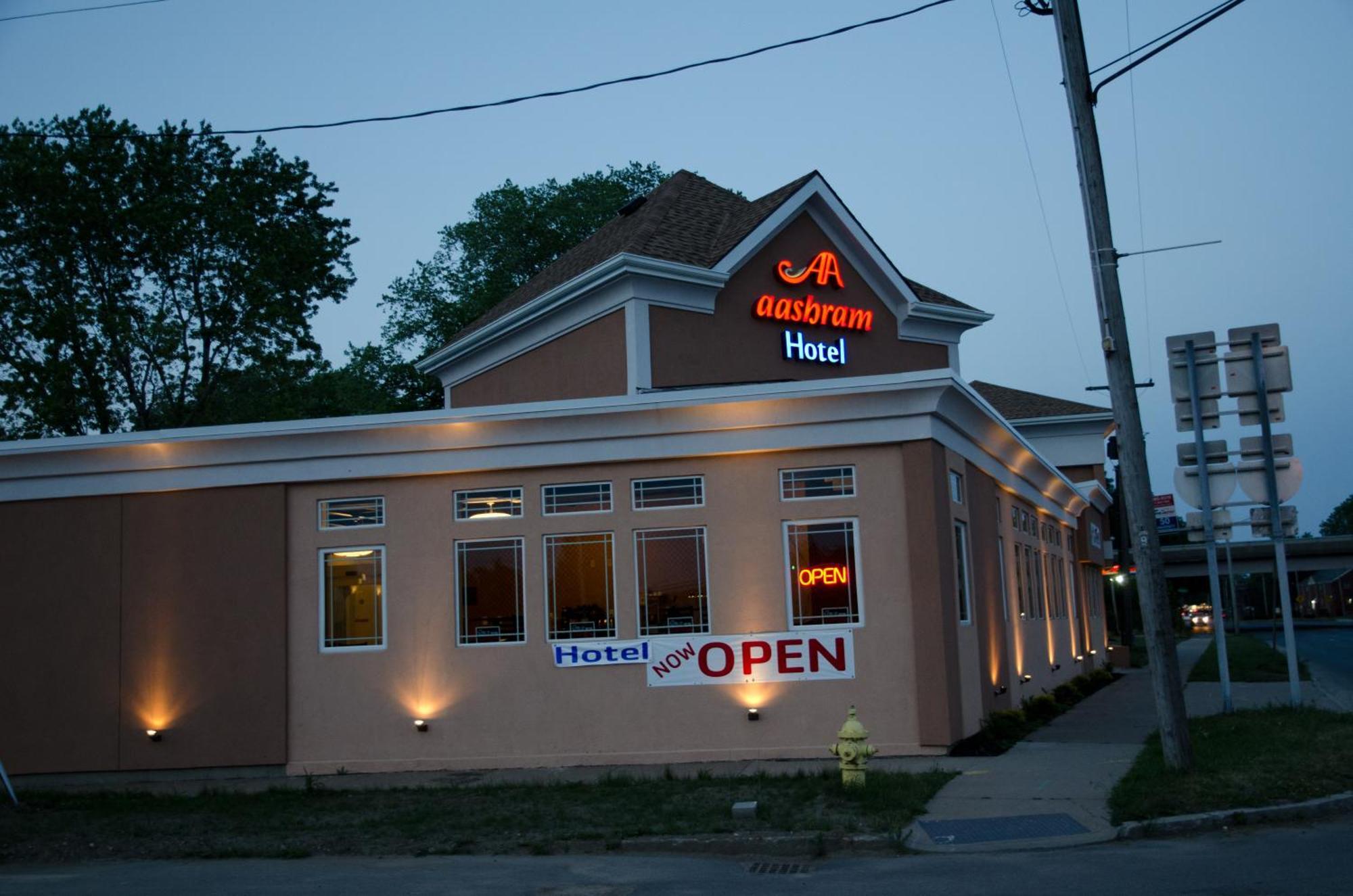 Aashram Hotel By Niagara River Niagara Falls Exterior photo