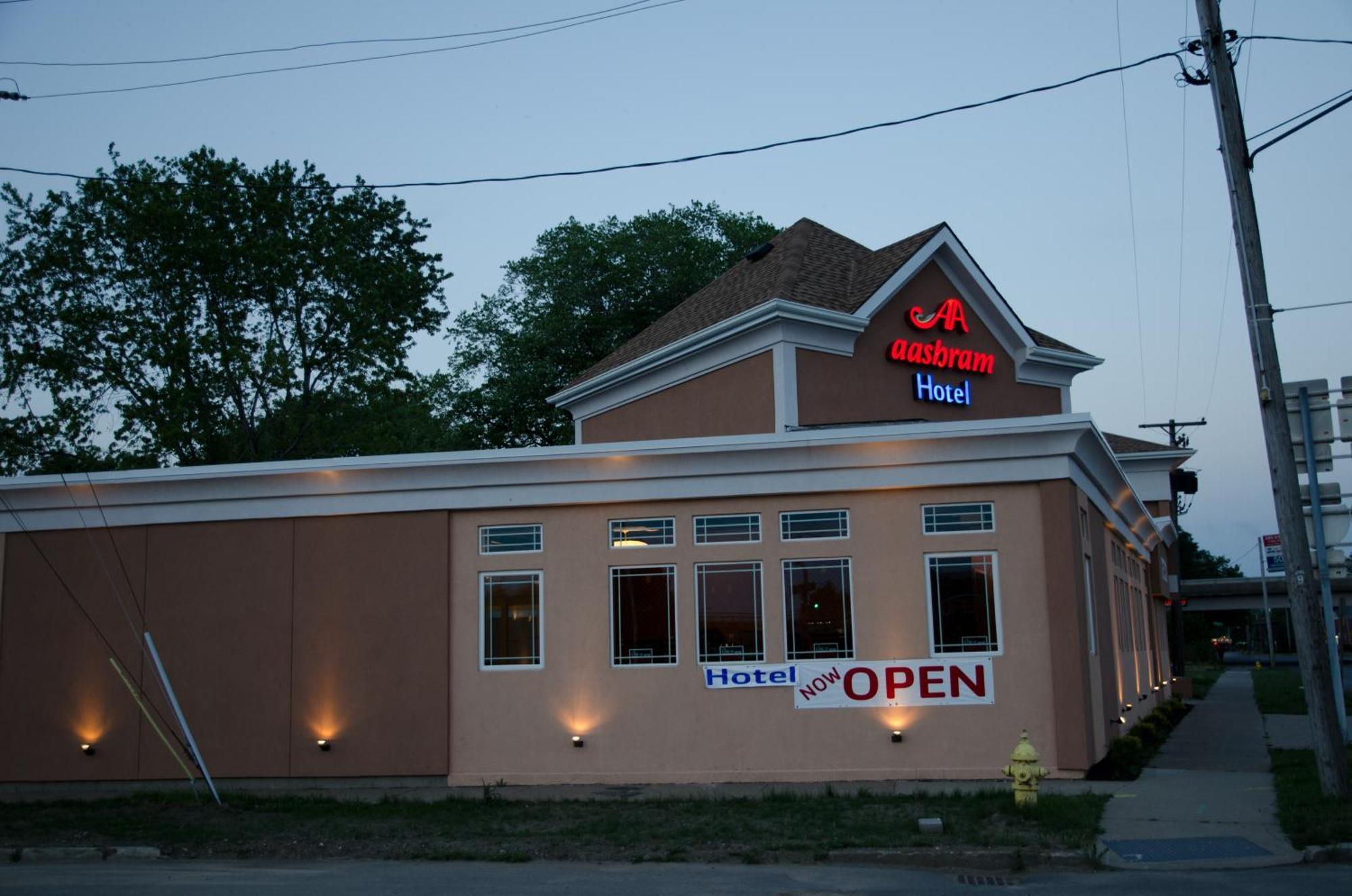 Aashram Hotel By Niagara River Niagara Falls Exterior photo