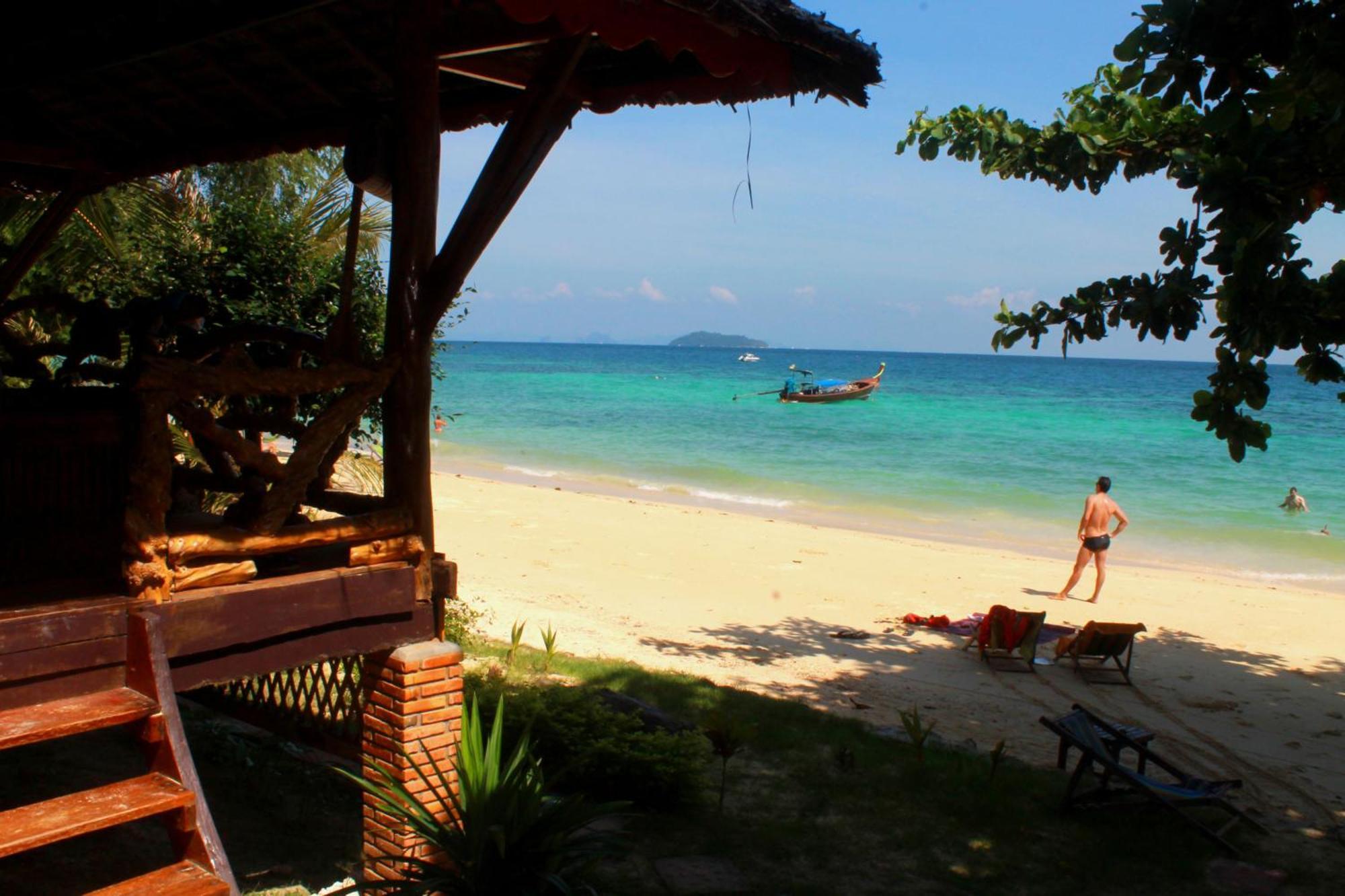 Phi Phi Relax Beach Resort Exterior photo