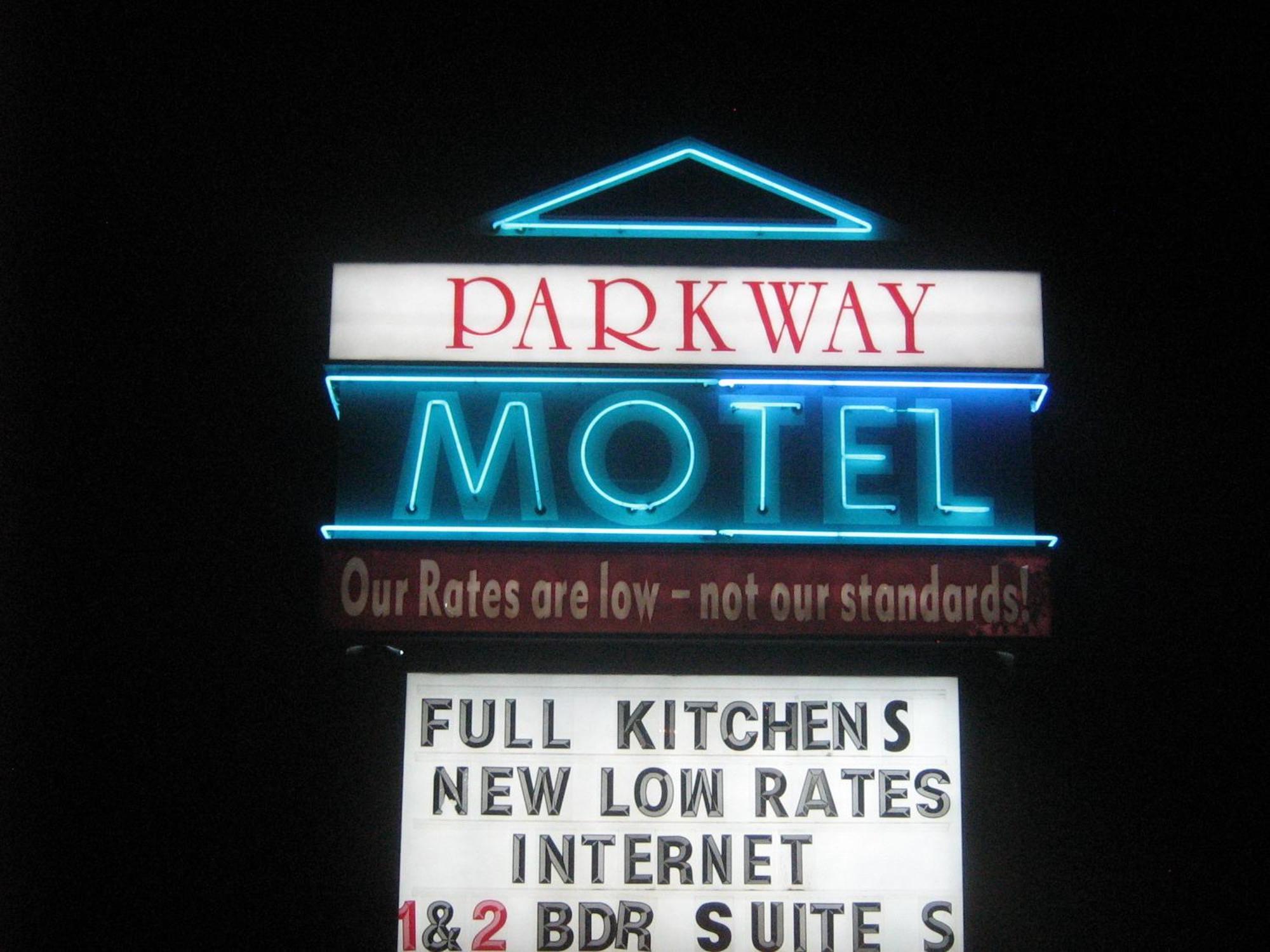 Parkway Motel & European Lodges Pincher Creek Exterior photo