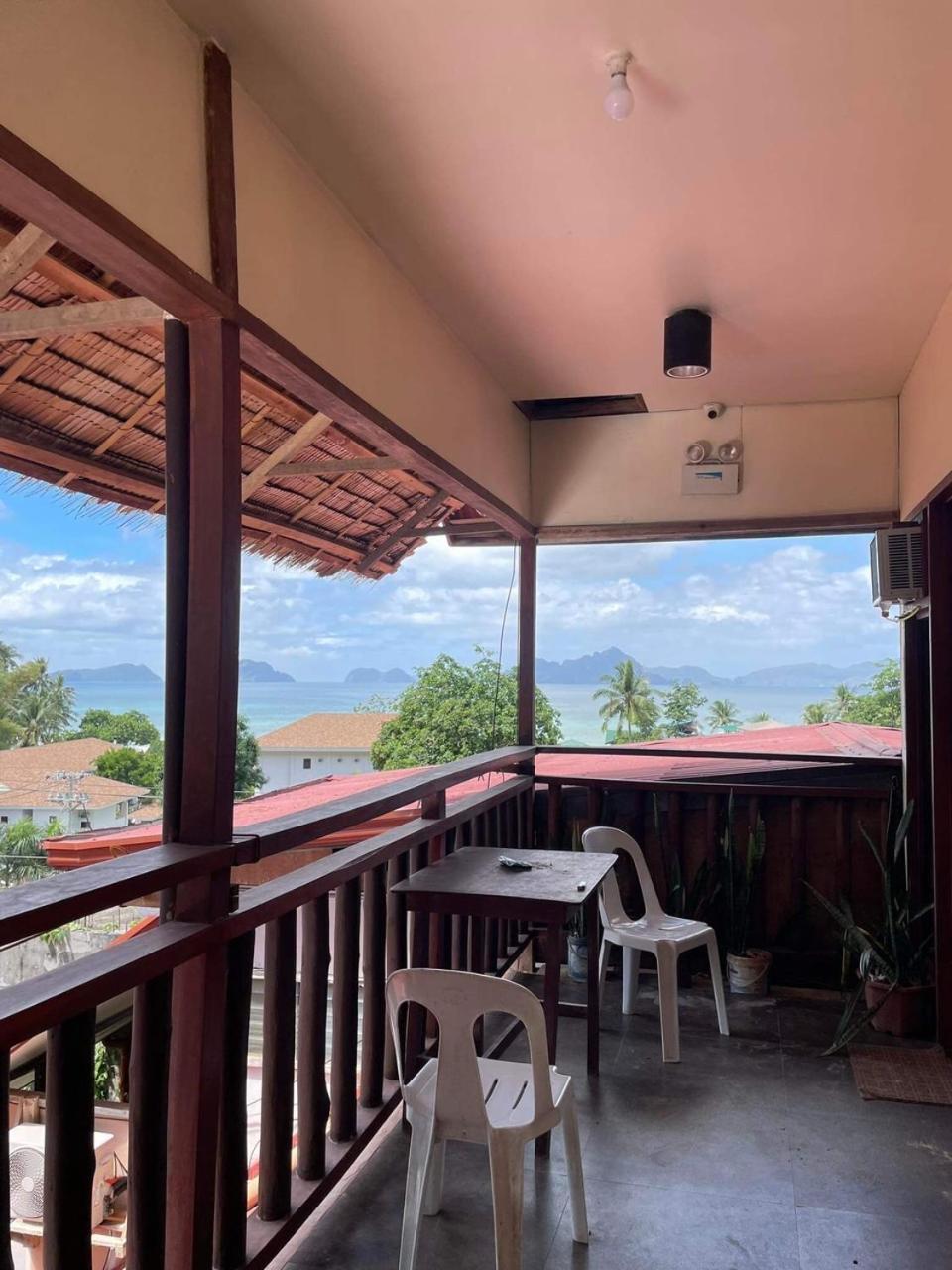 Novie'S Tourist Inn Powered By Cocotel El Nido Exterior photo