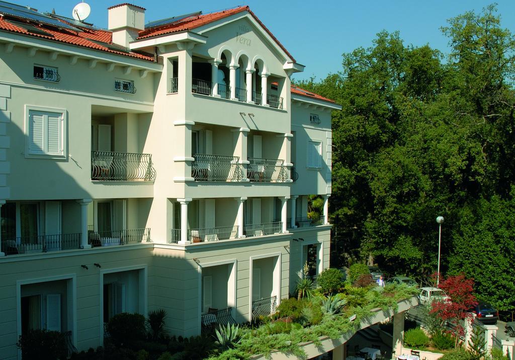 Hotel Villa Vera Lovran Exterior photo