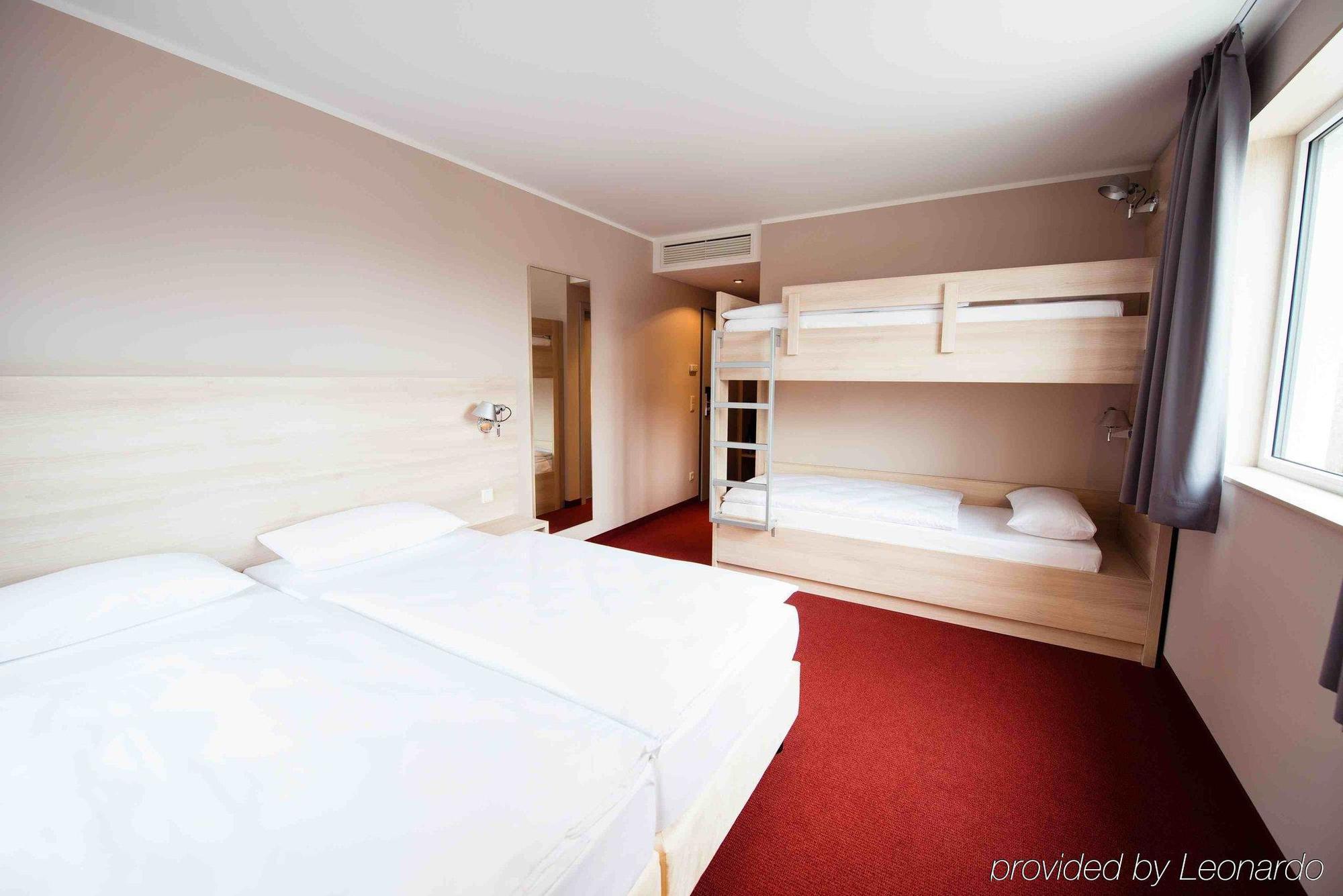 Serways Hotel Feucht Ost Room photo