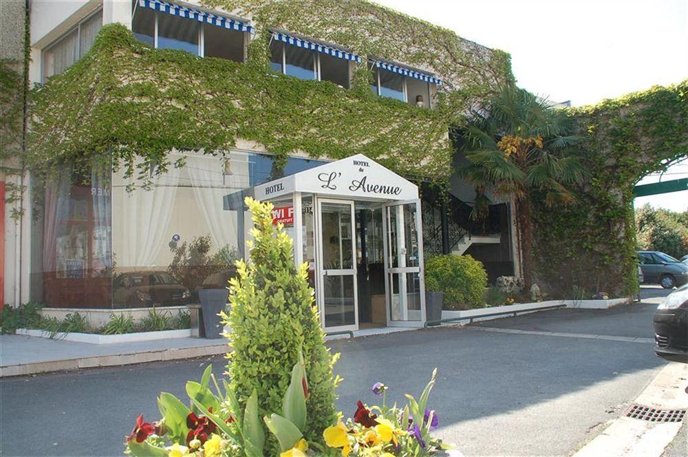 Hotel De L'Avenue Saintes Exterior photo