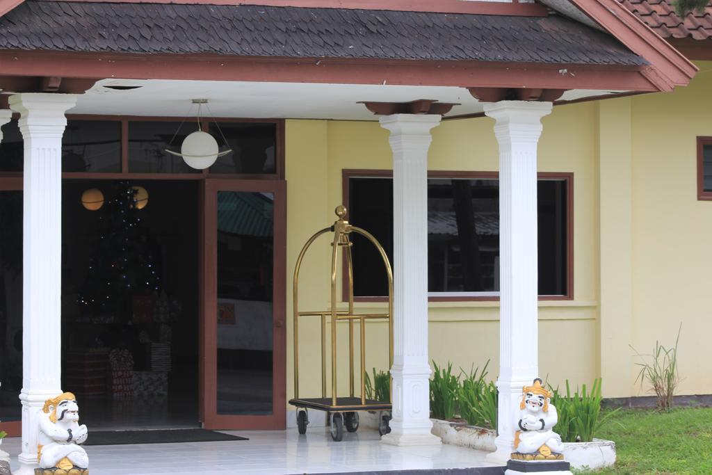 Graha Ayu Hotel Mataram Exterior photo