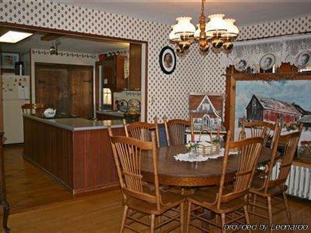Spruce Lodge Bed & Breakfast & Guest Cottage Lake Placid Restaurant photo