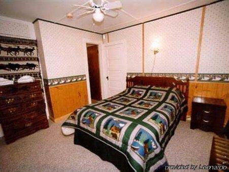 Spruce Lodge Bed & Breakfast & Guest Cottage Lake Placid Room photo