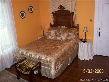 Futrell House Bed & Breakfast Cadiz Room photo