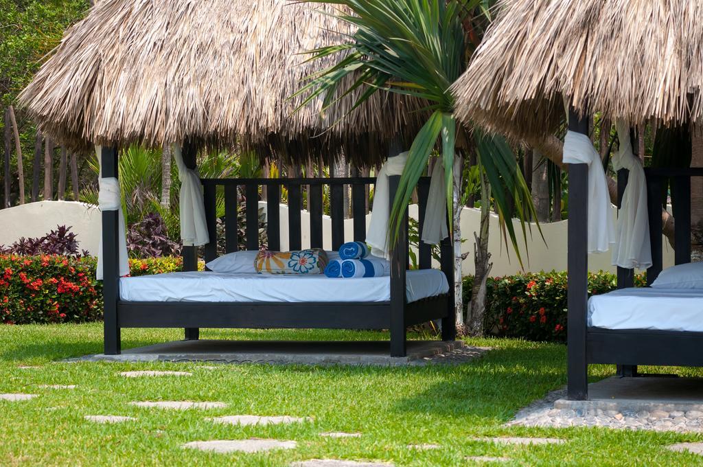 Artisan Family Hotels And Resort Collection Playa Esmeralda Playa Chachalacas Exterior photo