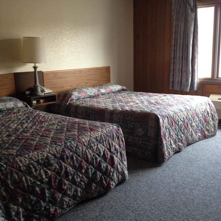 Oneida Village Inn Three Lakes Room photo