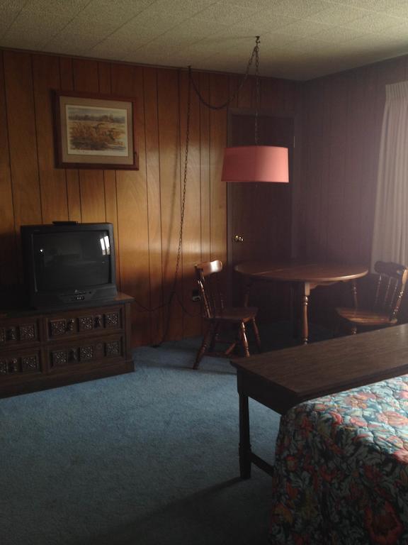 Oneida Village Inn Three Lakes Room photo