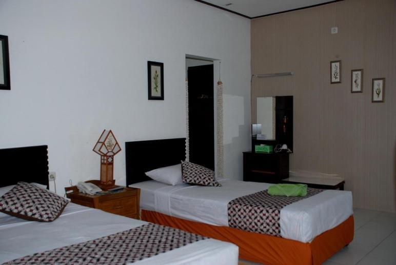 De Daunan Boutique Guesthouse, Gallery & Garden Malang Room photo